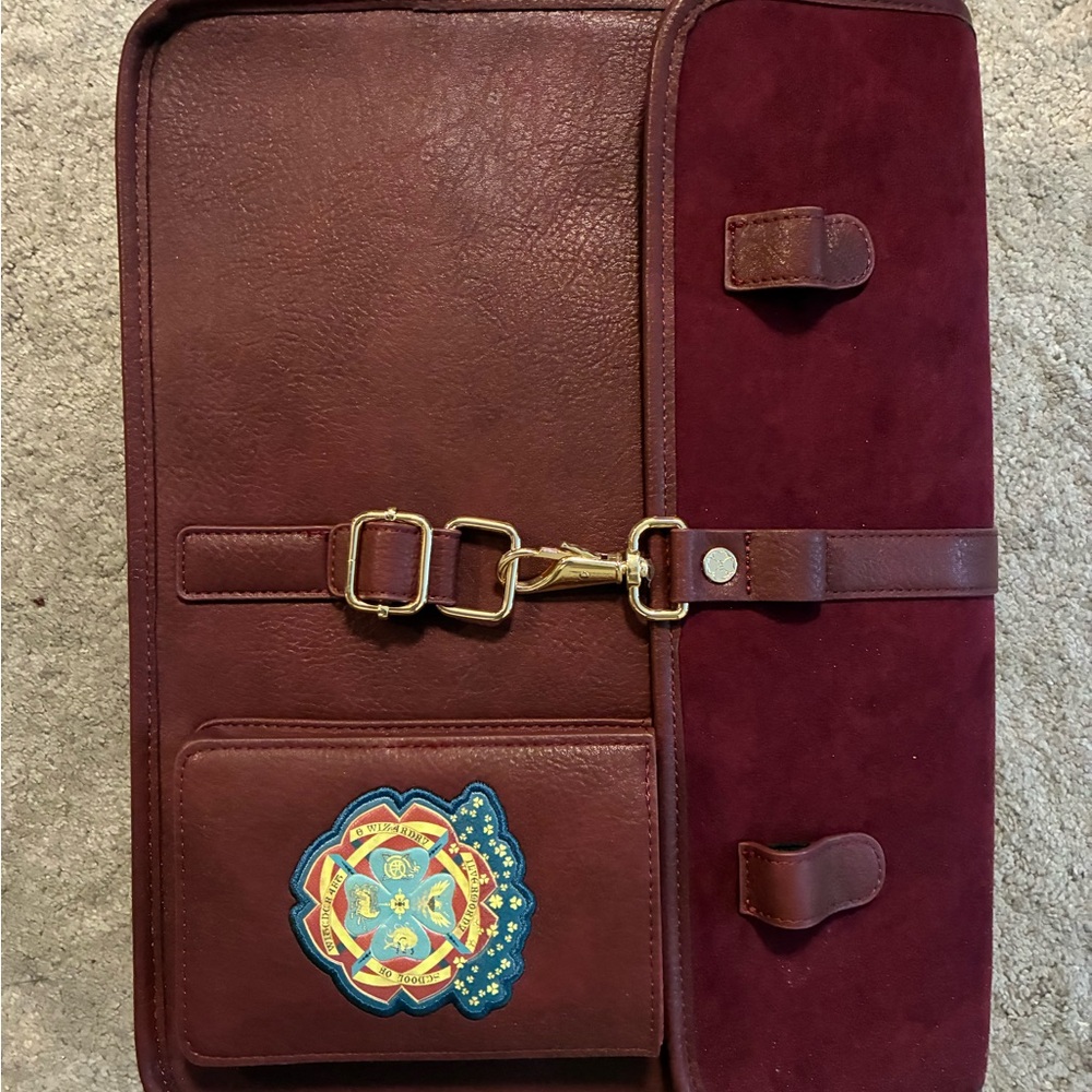Harry Potter - Ilvermorny Messenger Bag with Wand Holster